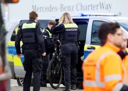 90 Jaehriger Radfahrer Kracht In Strassenbahn 05